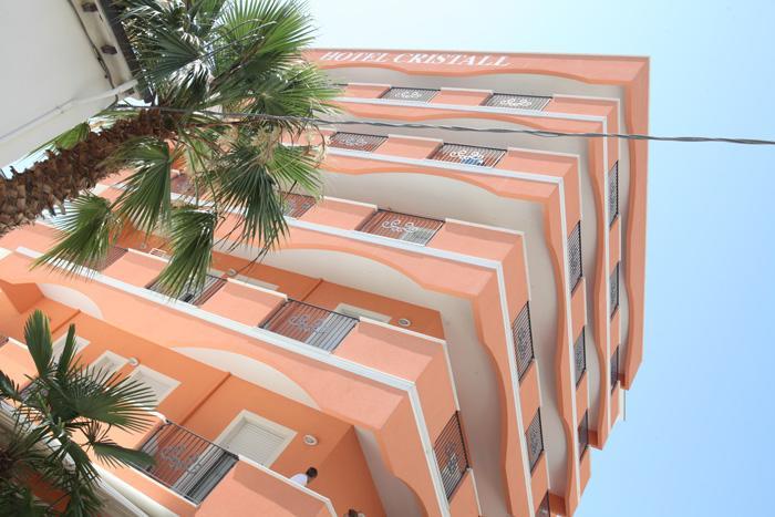 Hotel Cristall Сан Бенедето дел Тронто Екстериор снимка