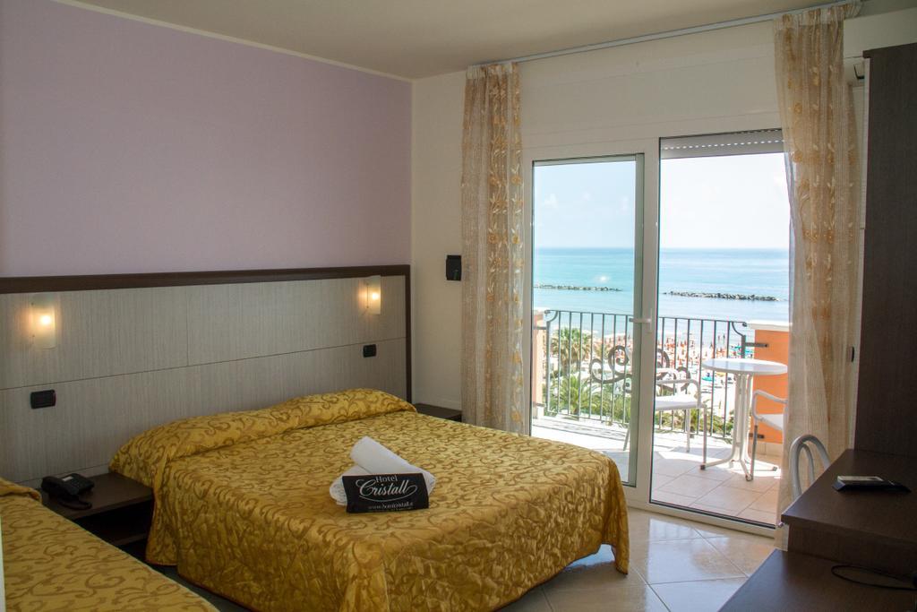 Hotel Cristall Сан Бенедето дел Тронто Екстериор снимка