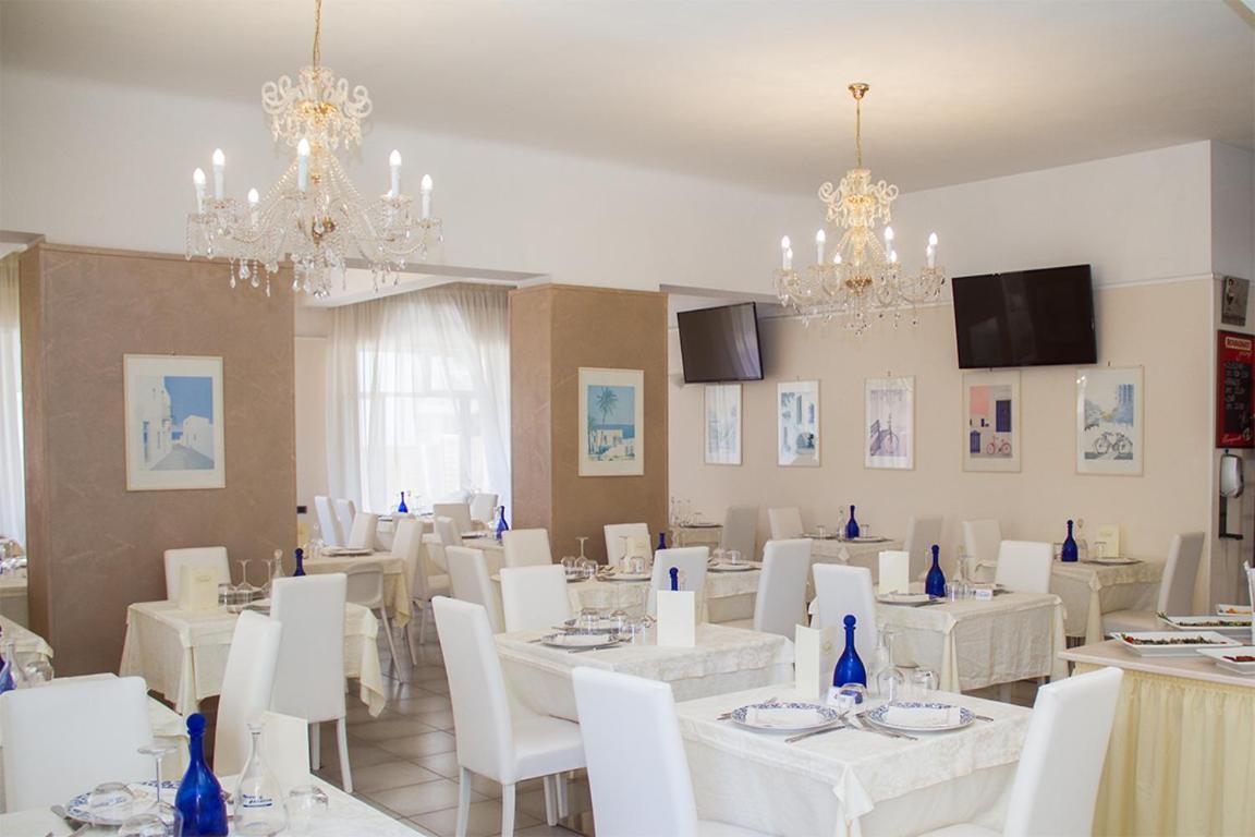Hotel Cristall Сан Бенедето дел Тронто Екстериор снимка